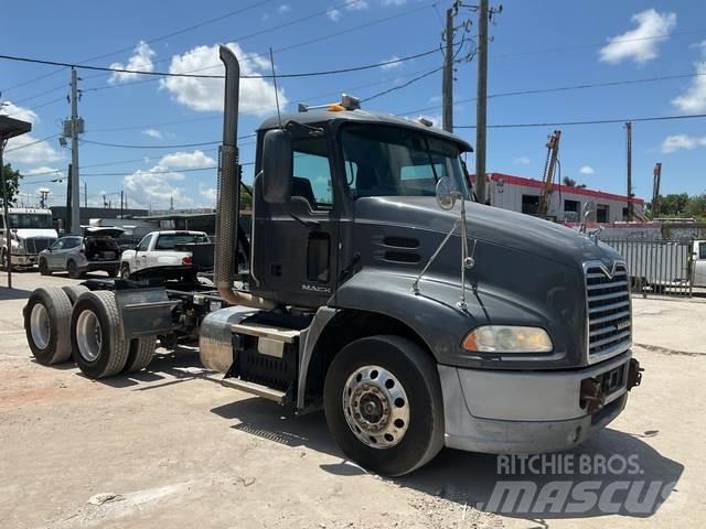 Mack CXU613 Prime Movers
