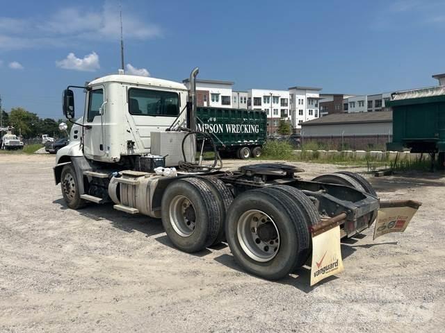 Mack CXU613 Prime Movers
