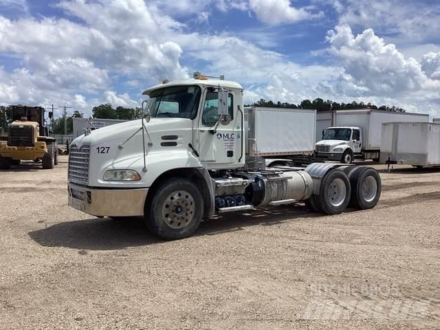 Mack CXU613 Prime Movers