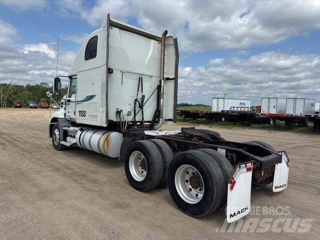 Mack CXU613 Prime Movers