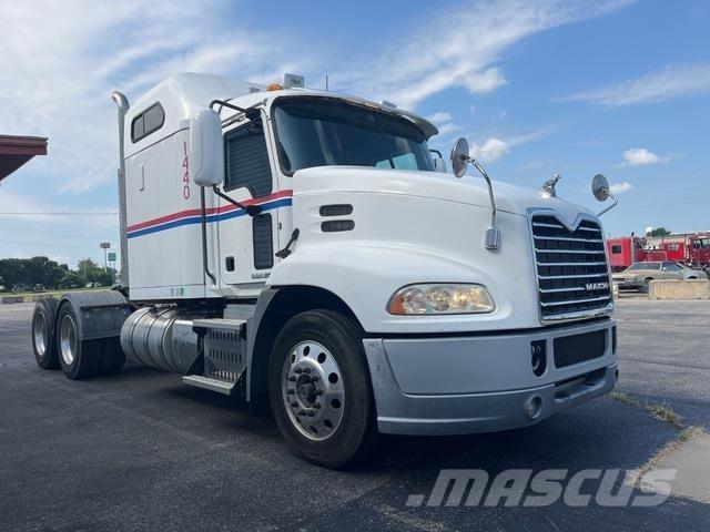 Mack CXU613 Prime Movers