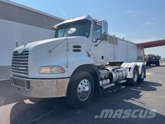 Mack CXU613 Prime Movers