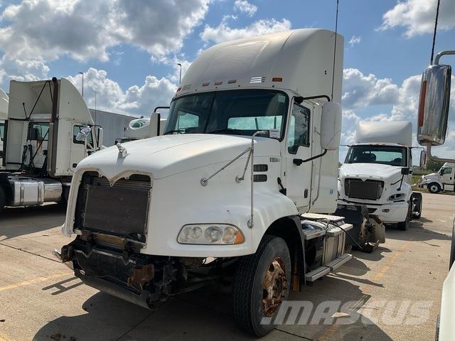 Mack CXU613 Prime Movers