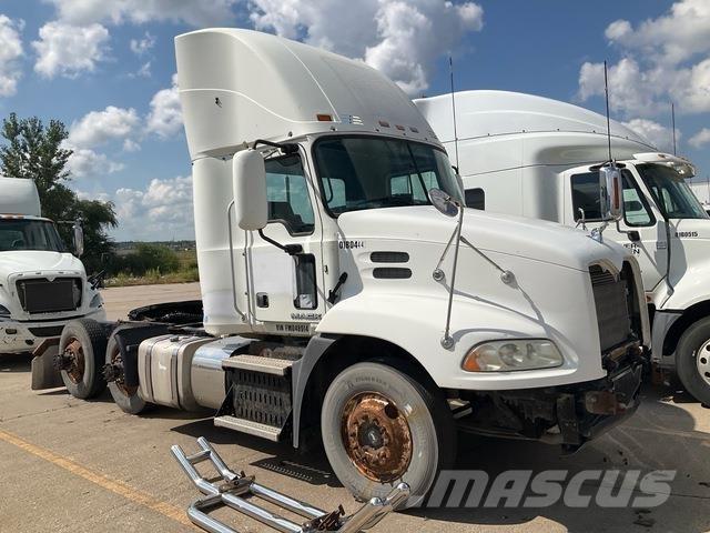 Mack CXU613 Prime Movers