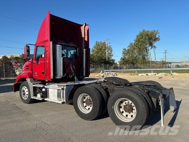 Mack CXU613 Prime Movers