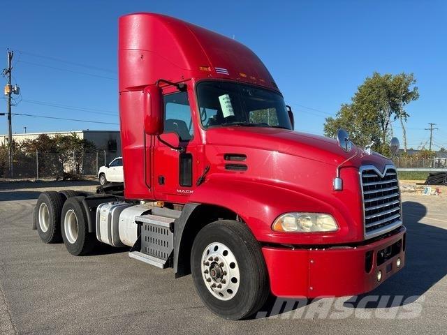 Mack CXU613 Prime Movers