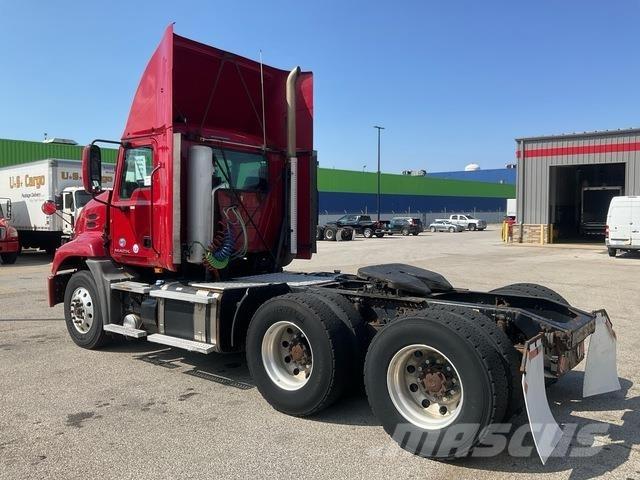 Mack CXU613 Prime Movers
