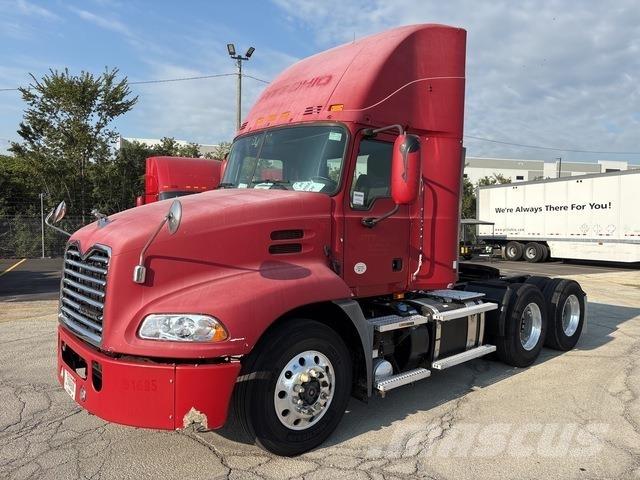 Mack CXU613 Prime Movers