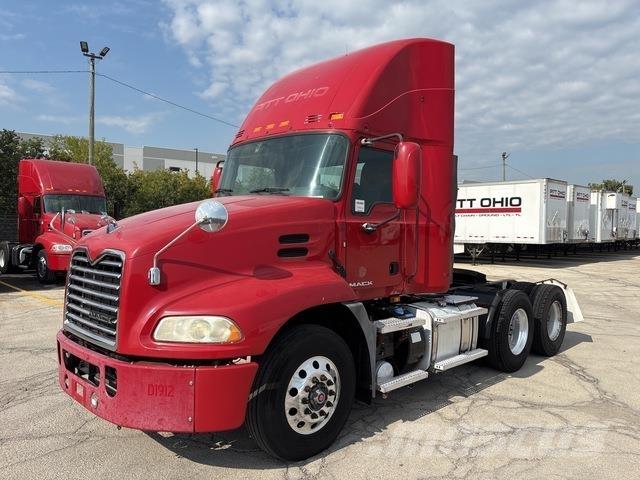 Mack CXU613 Prime Movers