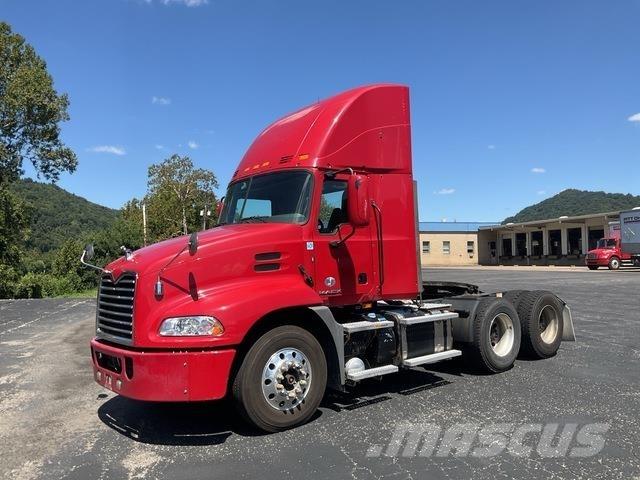 Mack CXU613 Prime Movers