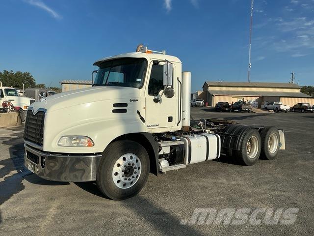 Mack CXU613 Prime Movers