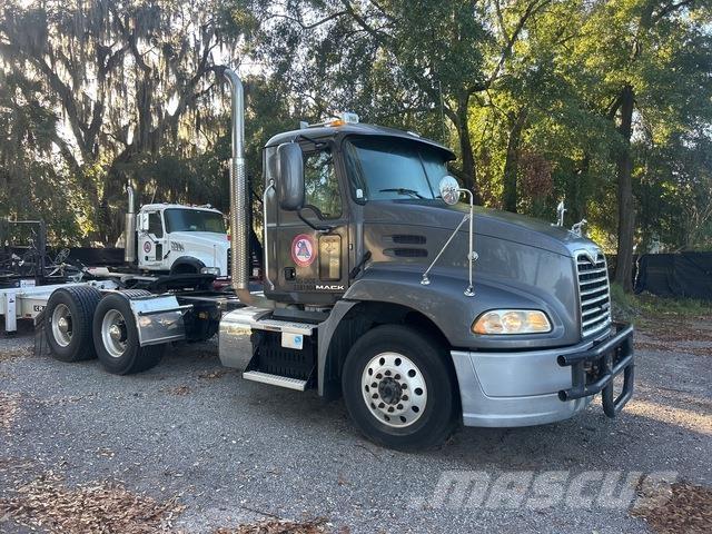Mack CXU613 Prime Movers