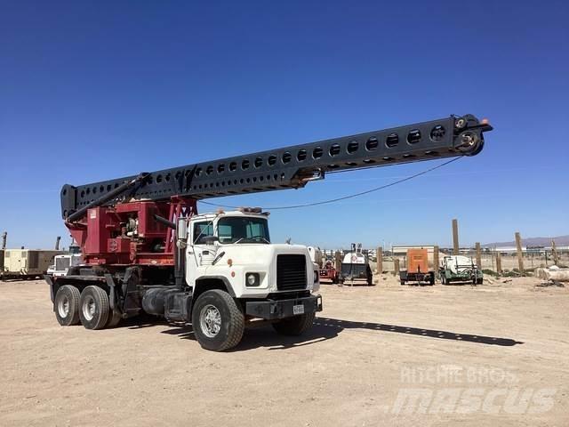 Mack DM690S Truck mounted drill rig