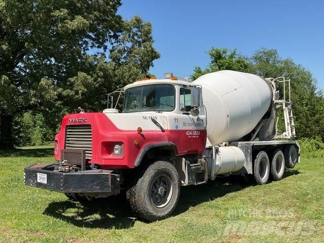 Mack DM690S Other trucks