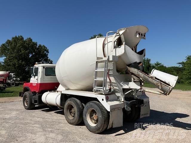 Mack DM690S Other trucks