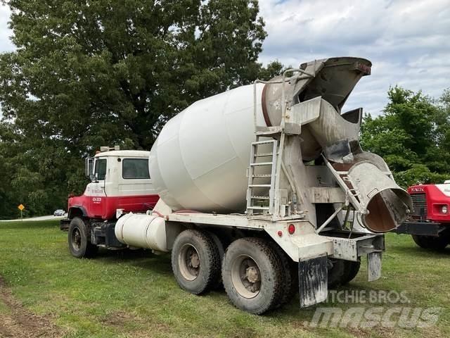 Mack DM690S Other trucks