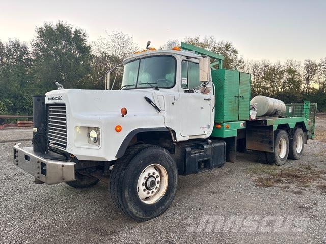 Mack DM690S Flatbed / Dropside trucks