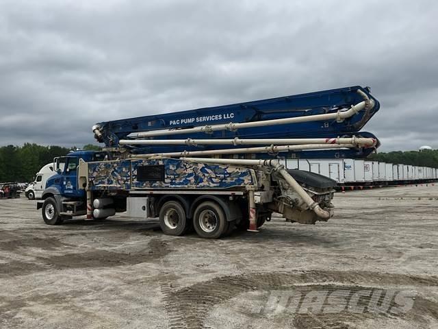 Mack GR64B Concrete pumps