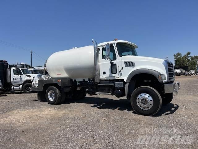 Mack GU432 Tanker trucks