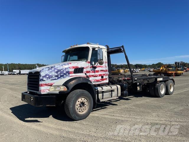 Mack GU533 Hook lift trucks