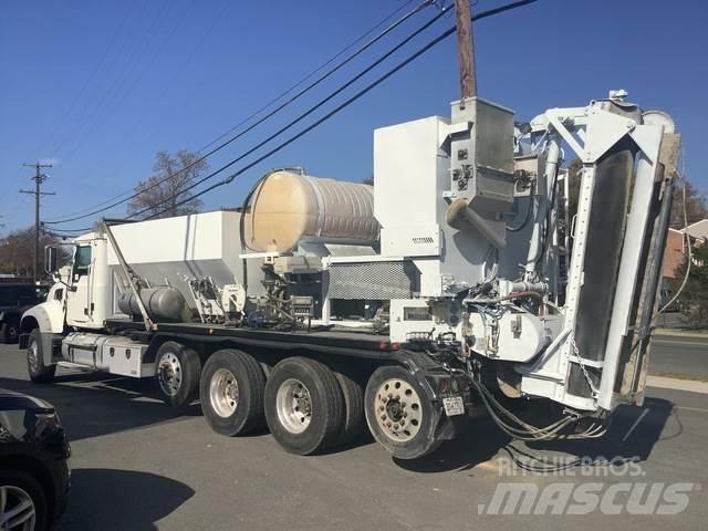 Mack GU713 Concrete trucks