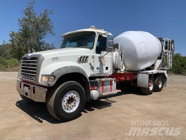 Mack GU713 Other trucks