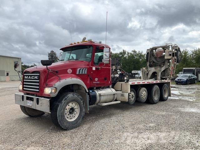 Mack GU713 Other trucks