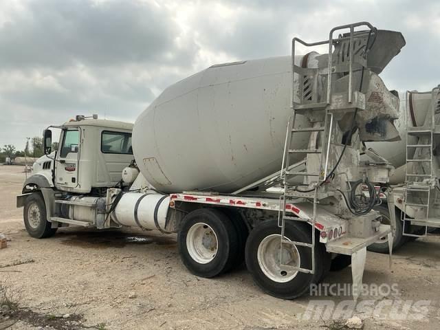 Mack GU813 Other trucks
