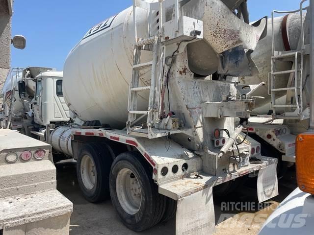 Mack GU813 Other trucks