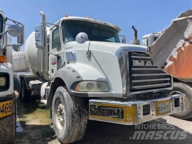 Mack GU813 Other trucks
