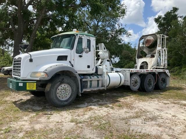 Mack GU813 Other trucks