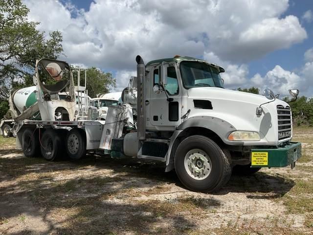 Mack GU813 Other trucks