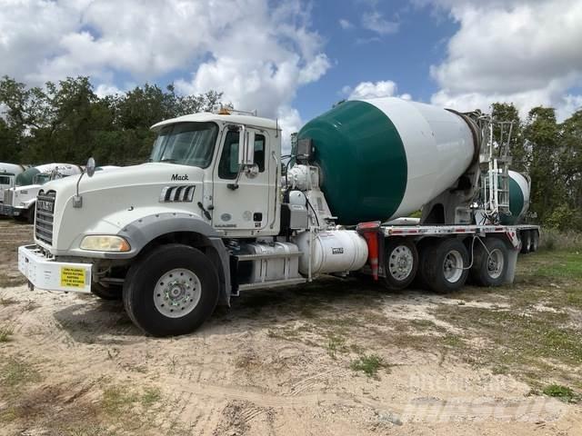 Mack GU813 Other trucks