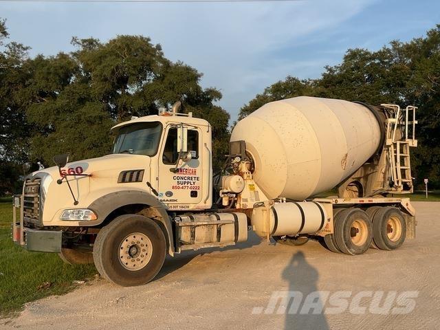 Mack GU813 Other trucks