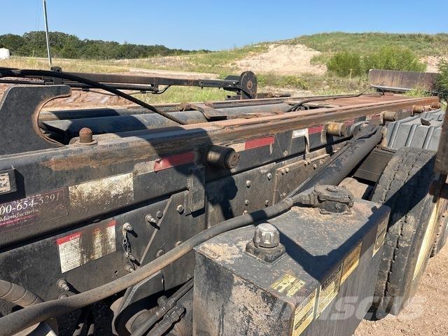 Mack GU813 Skip bin truck