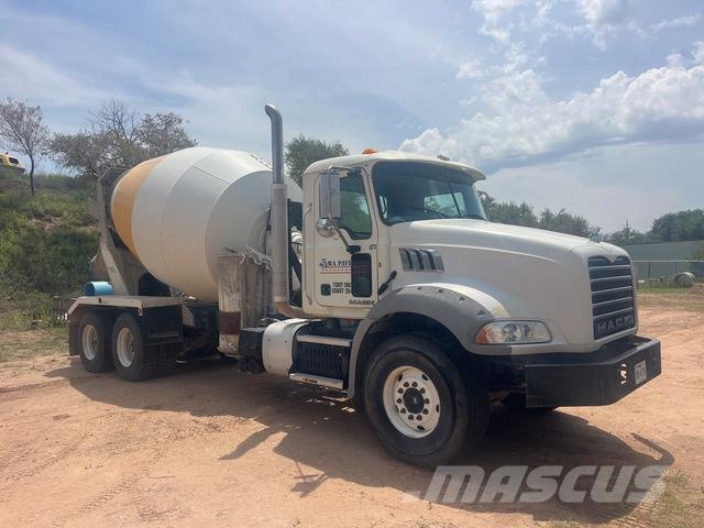 Mack GU813 Other trucks