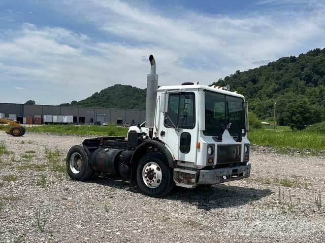 Mack MR688P Terminal tractors