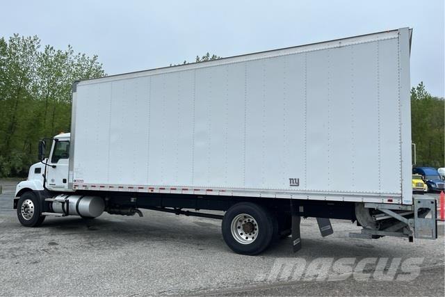 Mack MS642 Box trucks