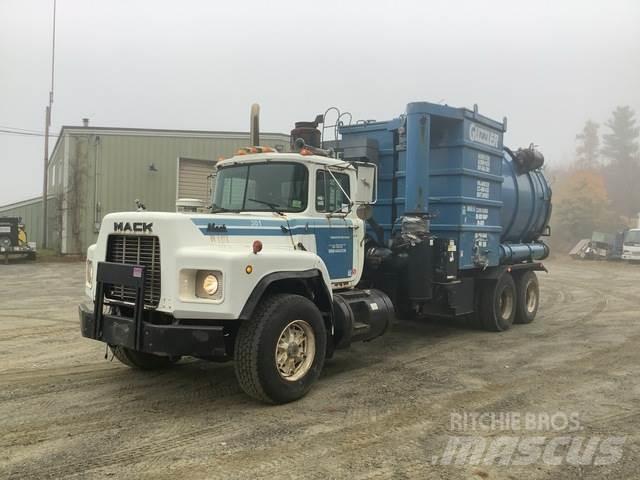 Mack RB690S Commercial vehicle