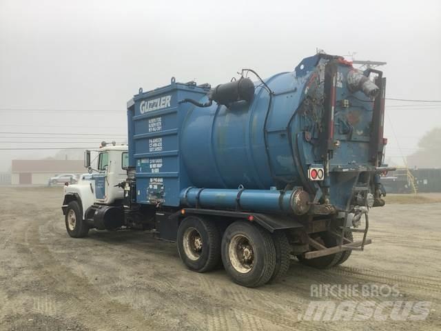 Mack RB690S Commercial vehicle