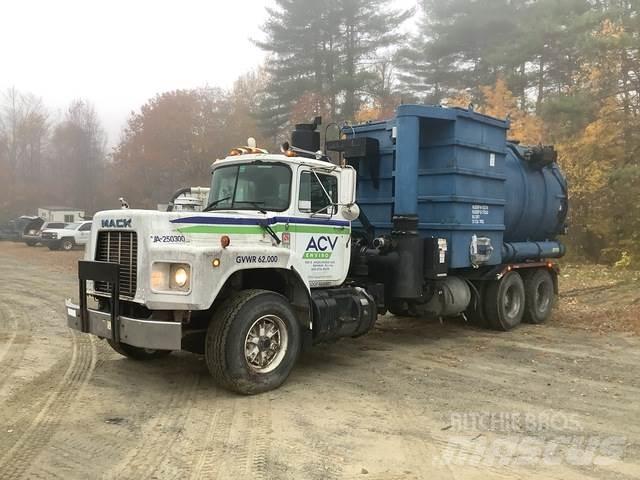 Mack RB690S Commercial vehicle