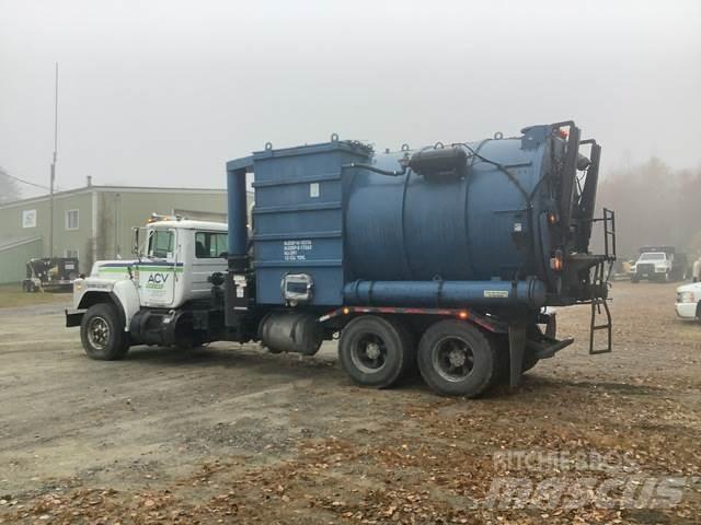 Mack RB690S Commercial vehicle