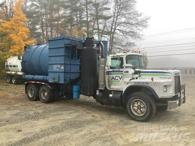 Mack RB690S Commercial vehicle