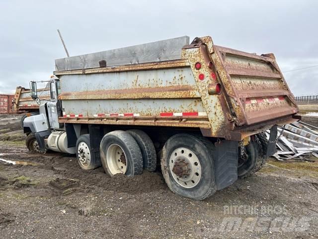 Mack RD688S Tipper trucks