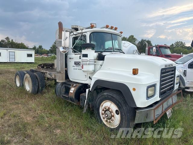 Mack RD688S Prime Movers