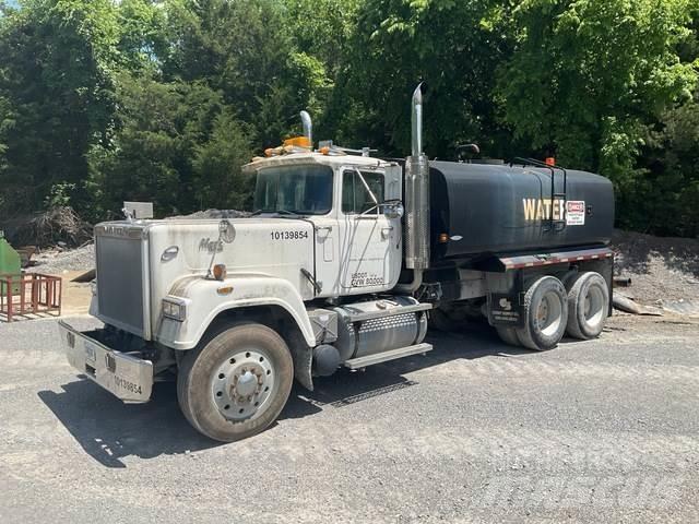 Mack RW613 Water bowser