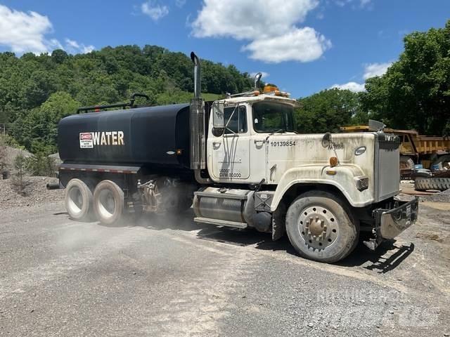 Mack RW613 Water bowser