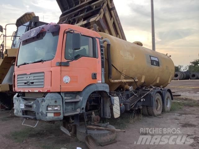 MAN 33.363 Water bowser