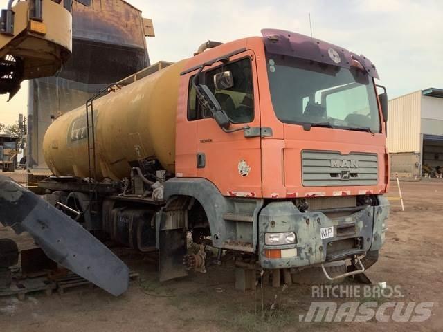 MAN 33.363 Water bowser