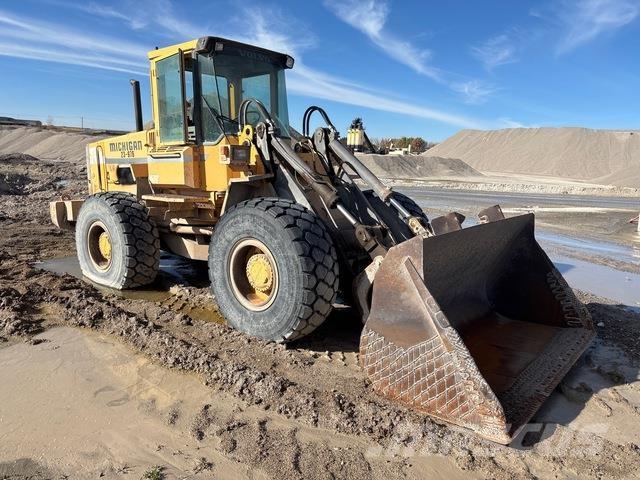 Michigan L90 Wheel loaders